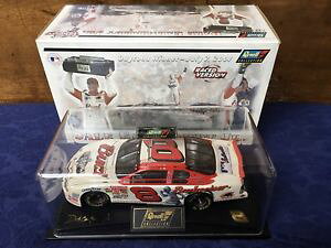 �y���������z�͌^�ԁ@�X�|�[�c�J�[�@�f�C���A�[���n�[�g�W���j�A�o�h���C�U�[�I�[���X�^�[�V�{���[�����e�J����dale earnhardt jr 2001 budweiser mlballstar chevrolet monte carlo