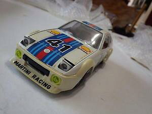 【送料無料】模型車 スポーツカー マテルmebetoysイタリアポルシェ924マルティーニダイカスト125mattel mebetoys italy white porsche 924 martini diecast 125