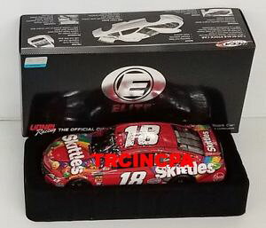 �y���������z�͌^�ԁ@�X�|�[�c�J�[�@�J�C���u�b�V�������[�X�G���[�g�g���^kyle busch 2018 lionel 18 skittles bristol raced win elite toyota 124