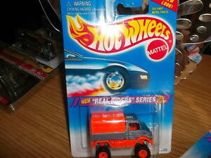 �y���������z�͌^�ԁ@�X�|�[�c�J�[�@�����Z�f�X�x���c���A�����C�_�[�S���^�C��hotwheels very rare from 1995 mercedes benz unimog real rider rubber tyres