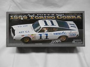 yz͌^ԁ@X|[cJ[@[XtHCggmRuuniversity of racing legends aj foyt 11 1969 torino cobra 124 auto