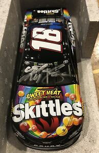 �y���������z�͌^�ԁ@�X�|�[�c�J�[�@�J�C���{�b�V��kyle busch 124 signed skittles sweet heat 2017 124 nascar
