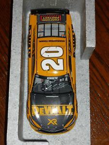 �y���������z�͌^�ԁ@�X�|�[�c�J�[�@�}�b�g���G���[�g�T�C��matt kenseth 2015 20 dewalt elite autographed signed 124 car coa
