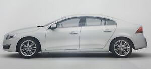 yz͌^ԁ@X|[cJ[@[^[VeB{{sNX^zCgp[motor city 118 volvo s60 2015 crystal white pearl