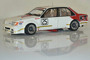 yz͌^ԁ@X|[cJ[@NVbNz[fRh[T_Et@bg classic carlectables 118 vc holden commodore hdt 1980 sandown mat