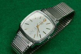 【送料無料】腕時計　ビンテージクォーツメンズシルバートーンウォッチvintage timex quartz mens daydate silvertone watch