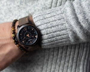 �y���������z�r���v�@�X�|�[�e�B�f�U�C��eyki junge herrenuhr edles braunes leder mit datumsanzeige sportliches design