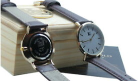 【送料無料】腕時計　パーソナライズケースpersonalised leather wristwatch luxury watch engraved wooden case every second