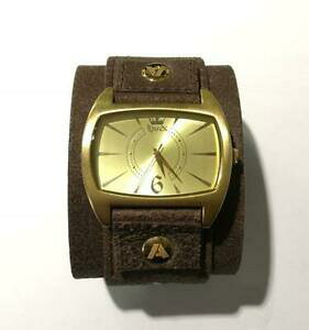 �y���������z�r���v�@�n���h�R���N�V�����N�H�[�c�����Y�J�t�E�H�b�`avirex gt rectangular three hand collection quartz mens cuff watch rx65005g1