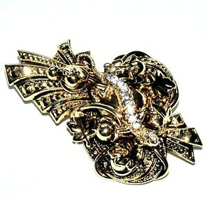 yzANZT[@lbNXNX^u[`AWFuu[`belle broche couleur or salamandre cristal blanc bijou brooch