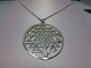 �y���������z�A�N�Z�T���[�@�l�b�N���X�z���C�g�S�[���h�X���y���_���g14kt oro blanco ep sri yantra charm colgante 51cmhigh con 406762cmrope