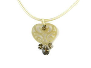 【送料無料】アクセサリー ネックレスバッファローディナチュラーレディクオーレciondolo a cuore in corno naturale di bufalo e pendenti di quarzo fum