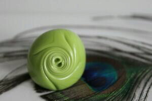 �y���������z�A�N�Z�T���[�@�l�b�N���Ximportante bague en pte de verre jolie spirale couleur verte taille 60