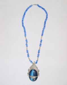 yzANZT[@lbNXcollier ethnique touareg desse en agate bleue argent perles de verre bleues