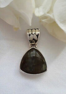 �y���������z�A�N�Z�T���[�@�l�b�N���X�N���G�C�V�����A���W�F���g�I���kagnes creations pendentif original femme argent 925 orn labradorite triangle