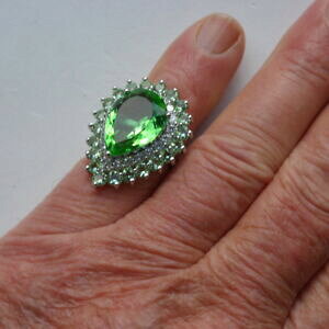 yzANZT[@lbNXK[lbghbvVo[OOTCYhermoso verde engarzada granate gota anillo de plata 9 gr 3 x 25 cm de ancho talla m