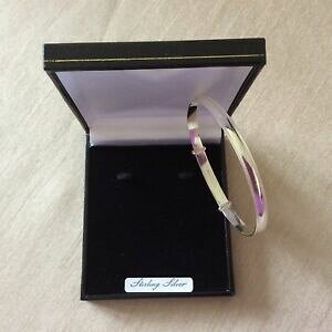 yzANZT[@lbNXGbW×fB[XuXbg\bhX^[OVo[plata esterlina slida 5 mm del grano edge x seoras brazalete en expansin