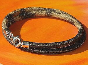 yzANZT[@lbNXfB[Xx[WU[uXbgX^[OVo[A[gCxCdamas beige snakeprint cuero y pulsera de plata esterlina de lyme baha arte