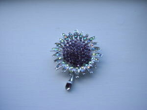 �y���������z�A�N�Z�T���[�@�l�b�N���X�V���o�[�I�[�X�g���A�u���[�`precioso broche floral cubierto de blanco y prpura cristales austriacos en tono plata