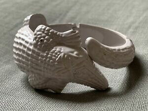 yzANZT[@lbNXNR_CuXbgbrazalete pulsera de cocodrilo pintado de blanco