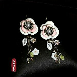 �y���������z�A�N�Z�T���[�@�l�b�N���X�p�[���z���C�g�G�i�����t�����[�s���N�I���W�i���t�b�N�C�������Opendientes con cierre de gancho flor perla blanco rosa esmalte original