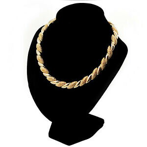 yzANZT[@lbNX^CveNX`S[fg[lbNX`[J[declaracin collar tipo gargantilla con textura tono dorado