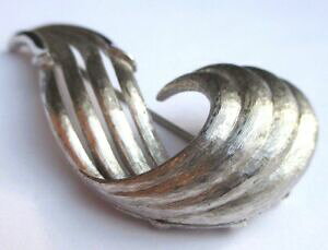 yzANZT[@lbNXu[`Be[WAWFg[tlbroche bijou vintage couleur argent stri finement relief sign monet 3026