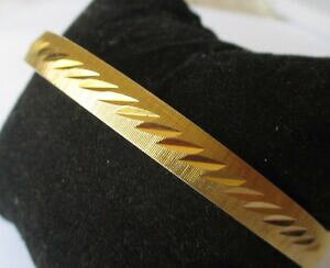 yzANZT[@lbNXguXbglre[Wbracelet rtro rigide sign monet bijou vintage couleur or finement grav 364