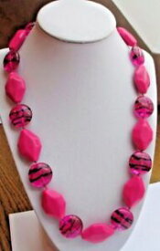 【送料無料】アクセサリー　ネックレスコリアーデレトロデコフクシアローズcollier de perles rtro perle rsine et verre dco couleur rose fuchsia 1938