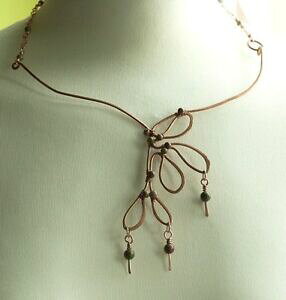 yzANZT[@lbNXWXp[CbvV[glbNXjaspe unakite verde rojo de cobre alambre envuelto martillado hojas collar hecho a mano