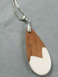 yzANZT[@lbNX@bgVbNhbvy_g{bNXO`F[lbNXlotto n uber chic lunga collana catena con box con bianco resina e legno ciondolo a goccia