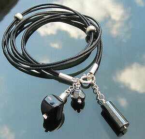 yzANZT[@lbNX@X^[OVo[obNw}^CgU[R[huXbgvera pelle nera cord bracelet with sterling silver termina e fibbia ematite