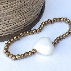 �y���������z�A�N�Z�T���[�@�l�b�N���X�@�T���S�u���X���b�g�X�g���b�`�n���h���C�hbracciale stretch in ottone con cuore di corallo, fatto a mano