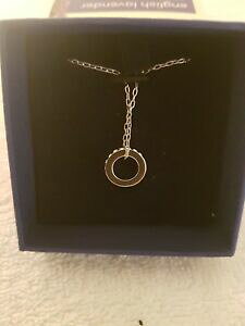 yzANZT[@lbNX@GbWXtXL[NX^XtXL[y_glbNXuna bella collana con ciondolo di swarovski con cristalli swarovski dettaglio sul bordo