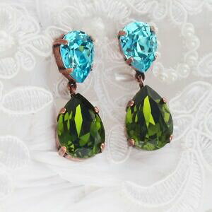 yzANZT[@lbNX@COhbviVO[XtXL[Jorecchini a goccia pera verde realizzati con elementi swarovski cristallizzato olivina