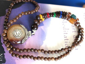 【送料無料】アクセサリー ネックレス コリアーヨガベージュcollier yoga zen tibtain accompagn dun mdaillon jaune ou beige traditionne