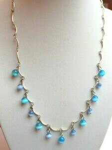 yzANZT[@lbNX@AWFgBe[Woriginal beau collier couleur argent perles de verre bleues bijou vintage 2217