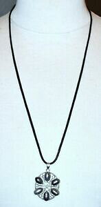 yzANZT[@lbNX@RA[JE^JeScollier mi long rglable en ras de cou perles de culture baroques strass