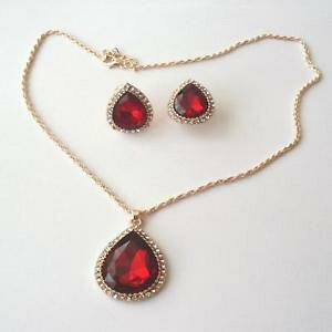 yzANZT[@lbNX@lbNXCOS[hJ[sNr[zCghbvparure collana e orecchini colore oro rosa rubini a goccia zirconi bianchi 122 a