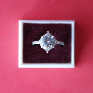 yzANZT[@lbNX@Tt@CAzCgWRVo[O{bNXbeautiful 925 argento riempito anello con zaffiro bianco amp; zircone 3 gr in confezione regalo