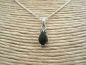 yzANZT[@lbNX@EBbgr[WFbgVo[tNEy_gAv`F[dainty fatto a mano whitby jet e argento gufo ciondolo amp; catena 16