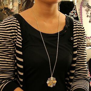 yzANZT[@lbNX@lbNXy_gp[t[}`J[IWicollana pendente fiore madreperla multicolore giallo originale sera matrimonio