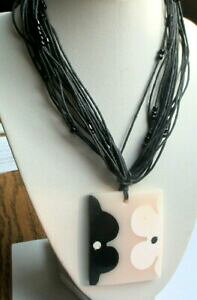 yzANZT[@lbNX@RA[R[hm[x[Wgcollier multirangs cordelette perles noir pendentif rsine beige bijou rtro