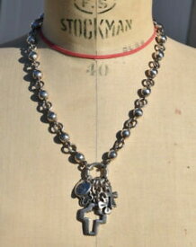 【送料無料】アクセサリー　ネックレス　ビンテージコリアークロイvintage collier ciclon en mtal argent avec des charms croix