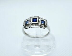 yzlbNX@kzCgS[hOJbgTt@CATCYa 10k white gold ring, set with three square cut sapphires, size p 24g