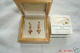 【送料無料】ネックレス　ウェールズゴールドイヤリングウェールズゴールド￥cymru y metel welsh gold lovespoon earrings inlaid with pure welsh gold rrp 360