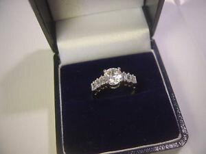 �y���������z�l�b�N���X�@�z���C�g�S�[���h�����O�T�C�Y�f�U�C��stunning 9 ct white gold unusual ring size jvery sparkly stones lovley design