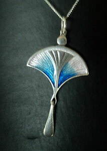 yzlbNX@XRbghX^[OVo[GiA[k[{[y_g`FCj[attractive scottish sterling silver amp; enamel art nouveau pendant pat cheney