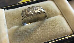 �y���������z�l�b�N���X�@�u�h�E9ct�z���C�g nbeautiful ladies vintage fully hallmarked 9ct gold fancy white stones ring n