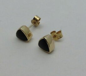 【送料無料】ネックレス　ウィットビージェットゴールドスタッドイヤリングハンドメイド whitby jet and 9ct gold stud earrings 0032ge handmade in whitby